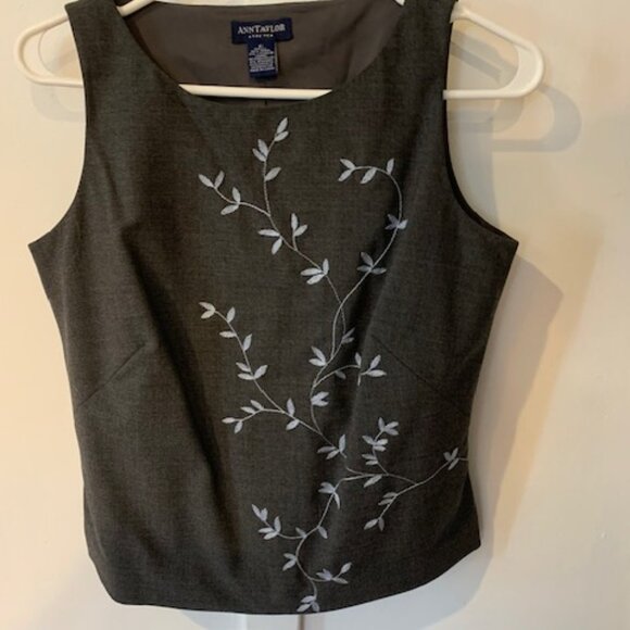 Ann Taylor Wool Stretch Shell and Pencil Skirt Suit size 6 - Picture 6 of 10